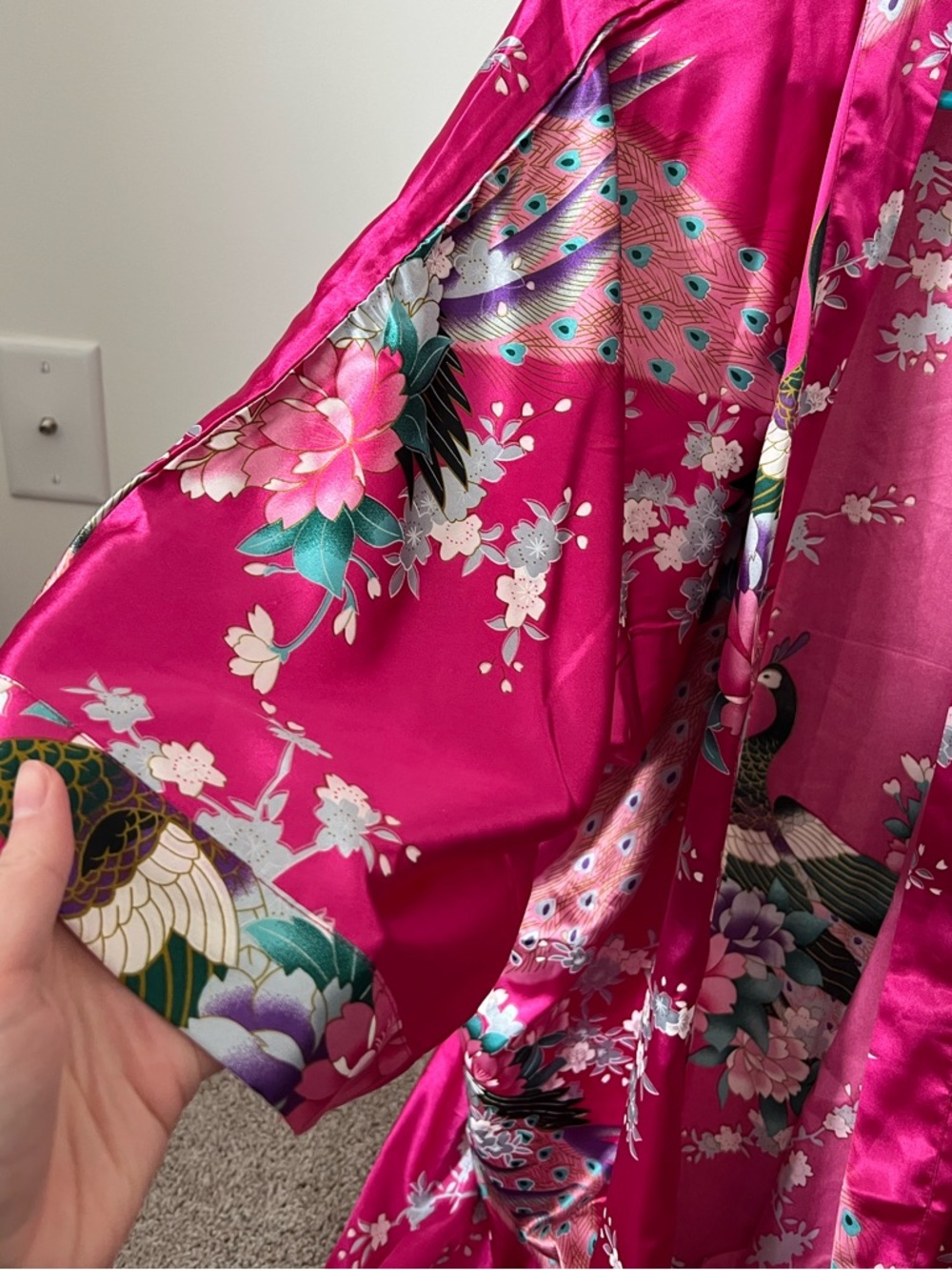 ◻️BABEYOND: Women’s M, pink kimono style bathrobe w/peacock accent, preowned◻️ - Picture 6 of 14